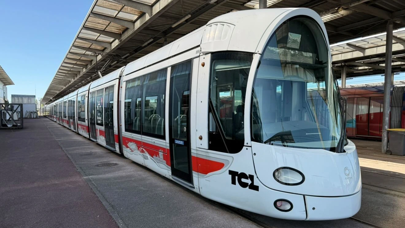 Cliquez pour ouvrir la page. Citadis 402